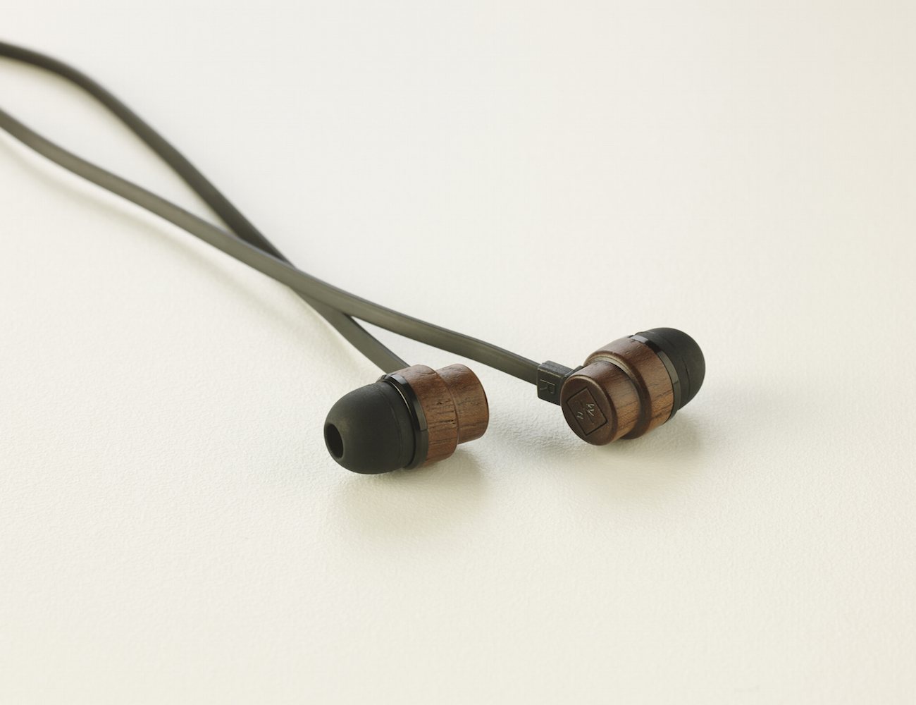 Woodbuds-In-Ear-Headphones-01